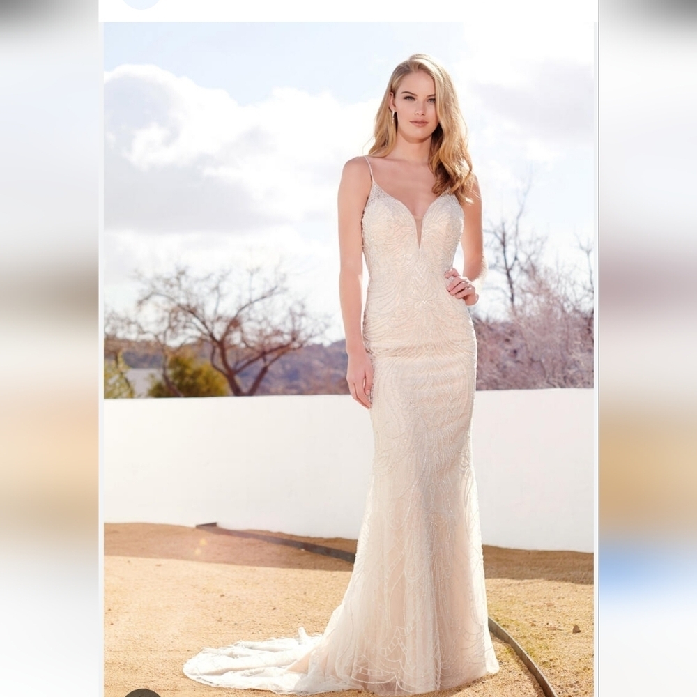 Elegant Lace Evening Gown